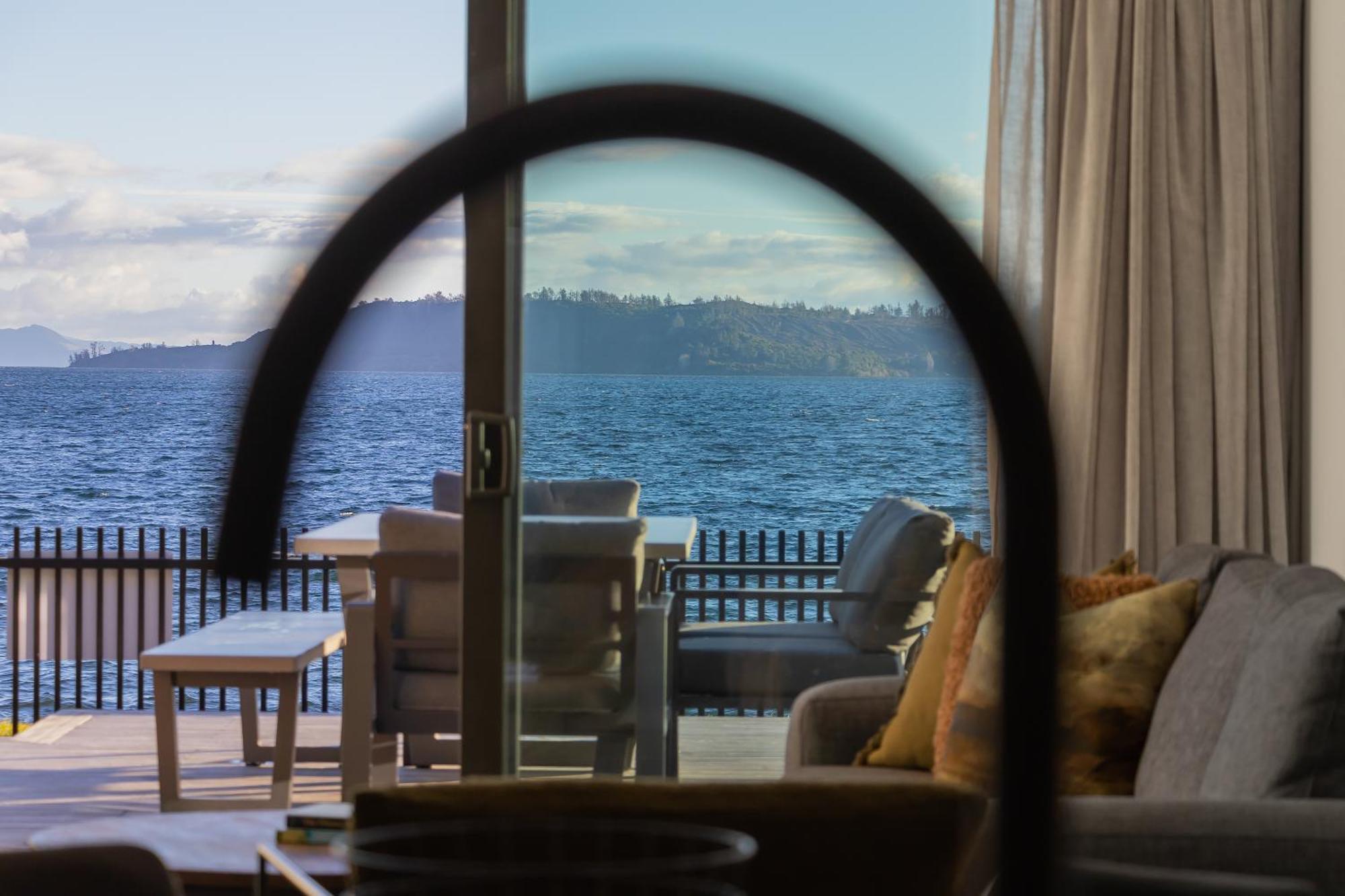 Absolute Lakefront House Taupo Exterior foto