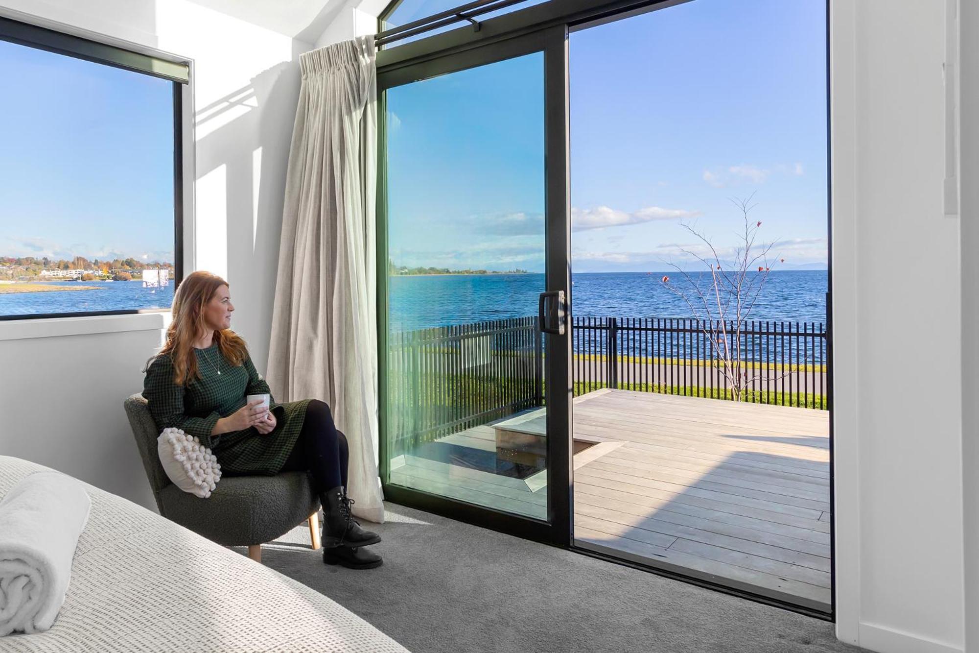 Absolute Lakefront House Taupo Exterior foto